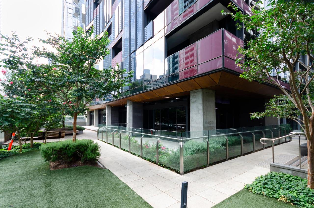 2Br Cbd Pad, City Views, Free Parking, Pool, Gym — Photos 2